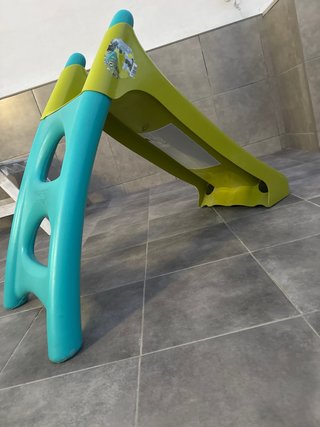 Tobogán infantil verde y azul