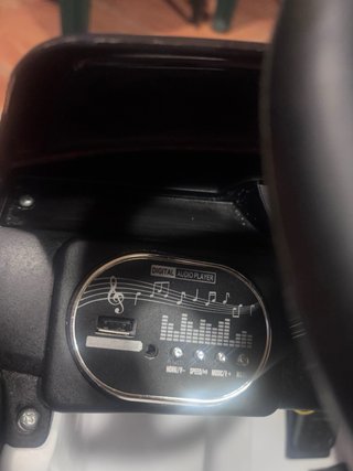 Coche eléctrico infantil blanco
