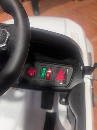 Coche eléctrico infantil blanco