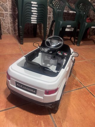 Coche eléctrico infantil blanco