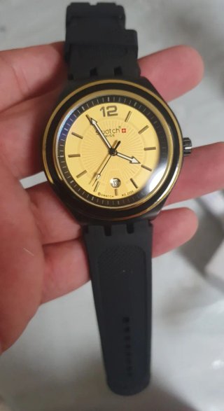 Lote de 4 Relojes con Correa Negra y Esfera Dorada