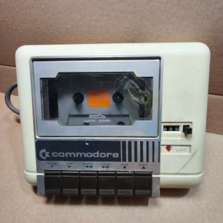 Commodore 64 con juegos y accesorios