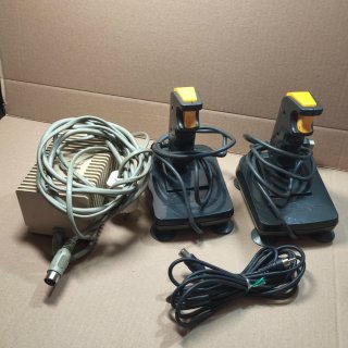 Commodore 64 con juegos y accesorios