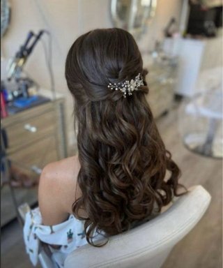 MAQUILLADORA Y PELUQUERA PROFESIONAL