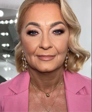 MAQUILLADORA Y PELUQUERA PROFESIONAL