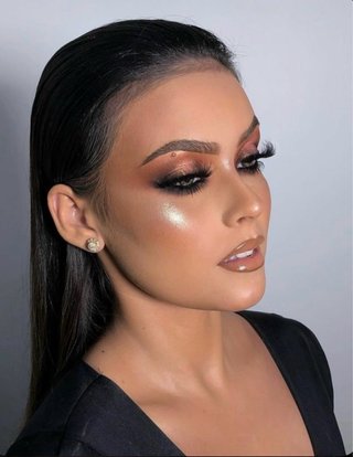 MAQUILLADORA Y PELUQUERA PROFESIONAL