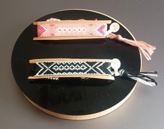 Pulseras artesanales tejidas a mano