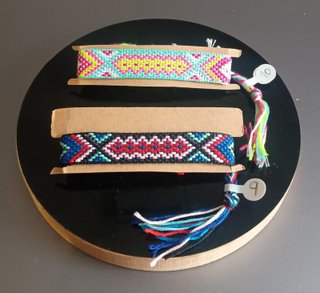 Pulseras artesanales tejidas a mano