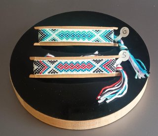 Pulseras artesanales tejidas a mano