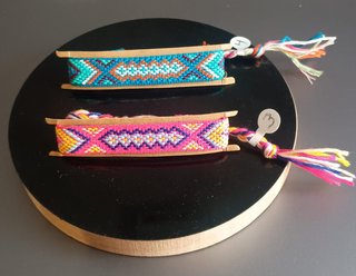 Pulseras artesanales tejidas a mano