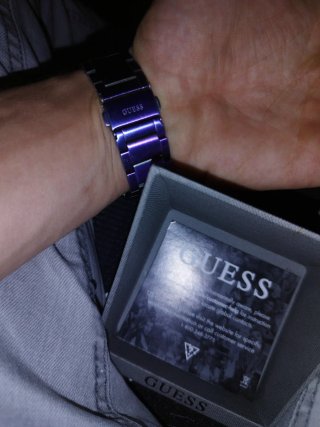 Reloj Guess con caja y certificado a negociar.