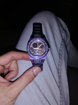 Reloj Guess con caja y certificado a negociar.