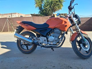 Honda CBF 250 Naranja y Negra