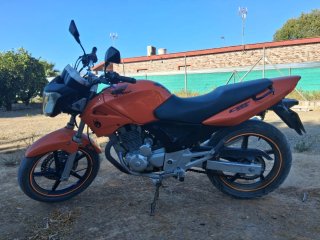 Honda CBF 250 Naranja y Negra