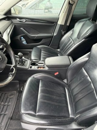 Skoda Octavia 2023 , Motor averiado