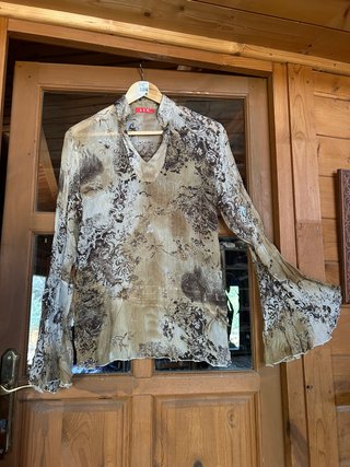 BLUSA CON MANGA ACAMPANADA VINTAGE Y CUELLO MAO