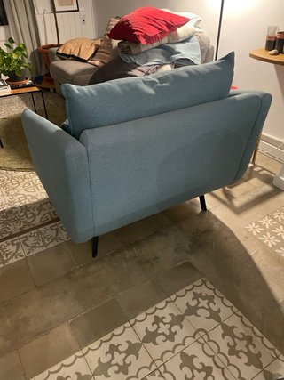 Sillón azul oceánico con cojín