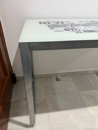 Mesa de estudio cristal y metal