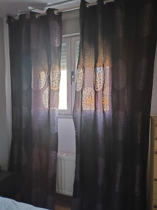 2 Cortinas Negras con Diseño Dorado