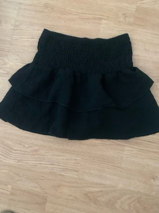 Falda pantalón negra volantes