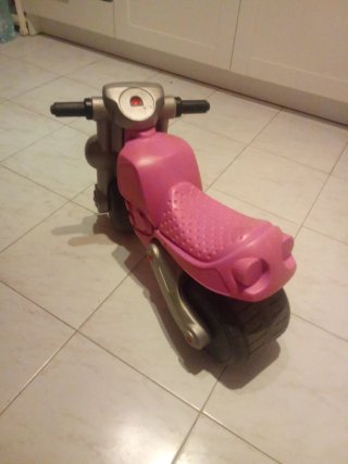 Moto infantil rosa y gris