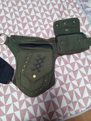 Riñonera verde militar con bolsillos