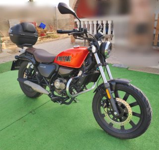 QJMOTOR SRV125 - Moto Naked Negra/Roja