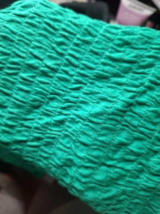 Top Stradivarius verde sin hombros fruncido S