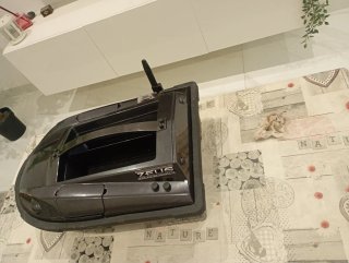 Barco cebador con GPS y Sonda