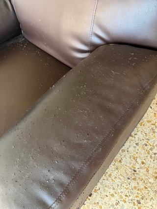 Butaca de piel sintética marrón