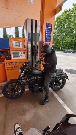 Harley Davidson 883 Iron Negra