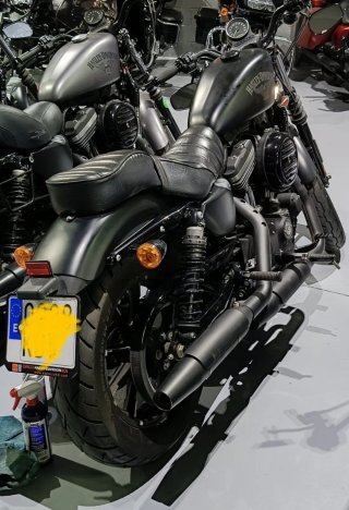 Harley Davidson 883 Iron Negra