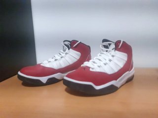 Botas Jordan max aura Rojas y Blancas