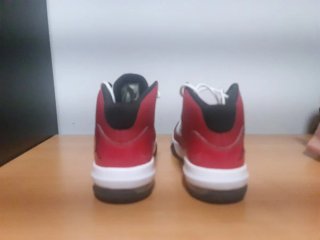 Botas Jordan max aura Rojas y Blancas