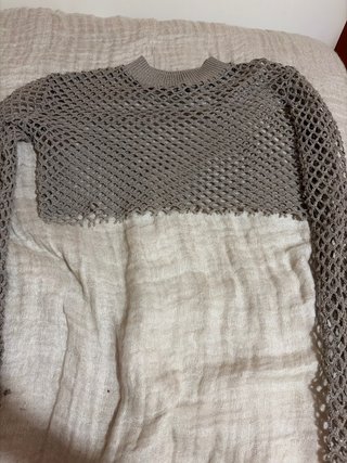 Camiseta de rejilla gris