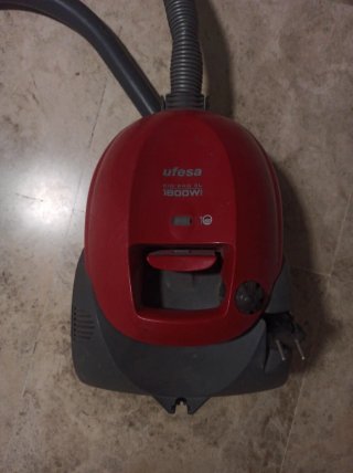 Aspiradora Ufesa Big Bag 3L 1800W