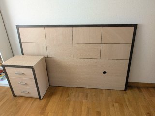 Cabecero de madera beige y marrón