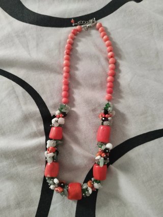 Collar de piedras naturales multicolor
