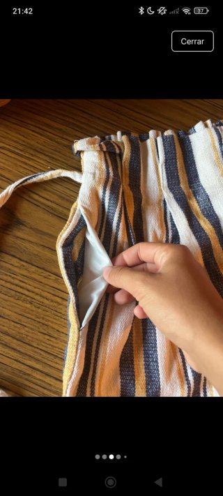 Pantalón corto a rayas con flecos