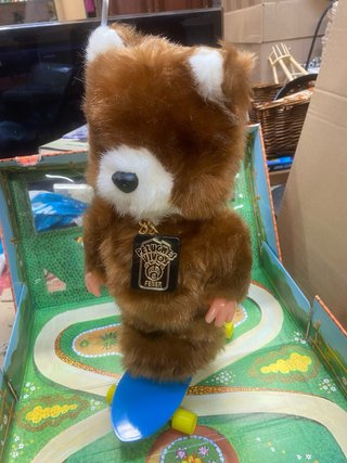 Feber Peluches Vivos Oso Patin 80s