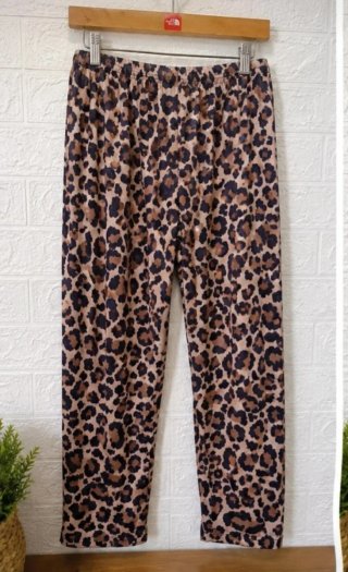Pijama Negro con Estampado de Labios y Leopardo t