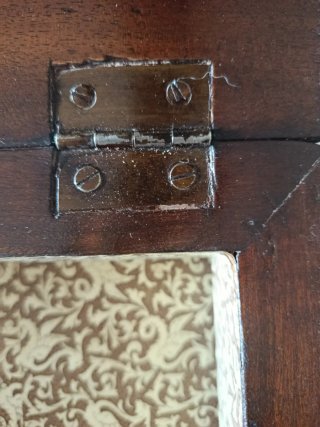 Grande cofanetto in legno intagliato