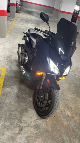 Honda Forza750 Azul mate.
