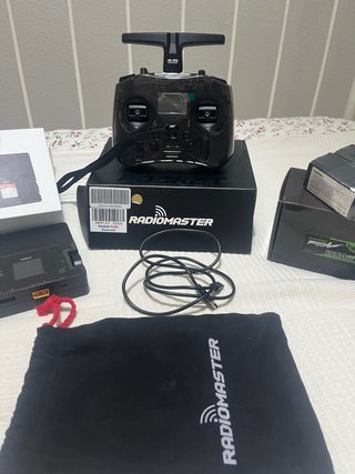 Radio FPV (ELRS) ,Baterías y Cargador