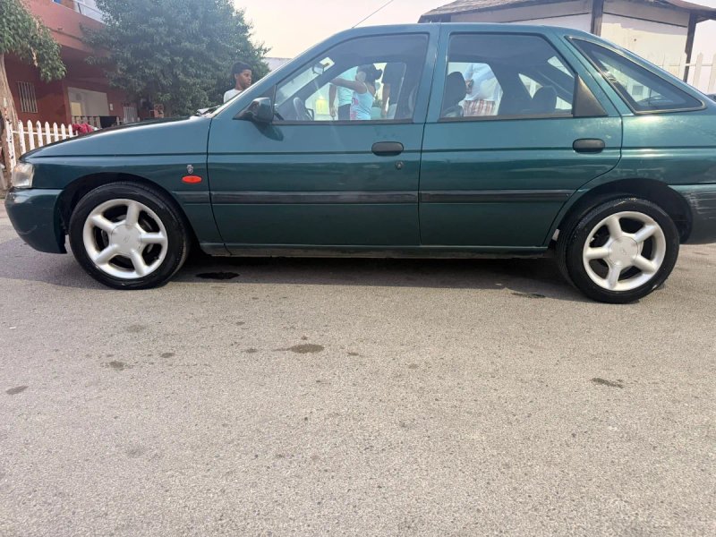 Ford Escort 1997 - foto 1