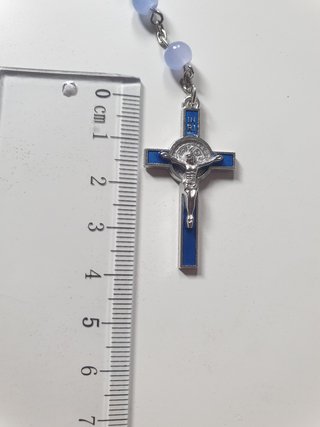 Rosario azul con medalla y cruz