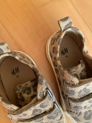 Zapatillas H&M leopardo niña talla 22
