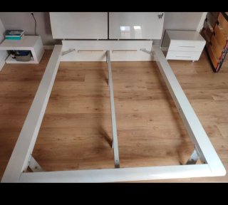 Cama 140x190 cm con colchón y mesitas de noche