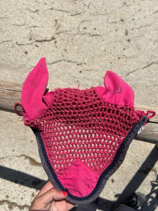 Orejeras para caballo color fucsia