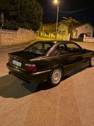 BMW e36 320i con techo solar